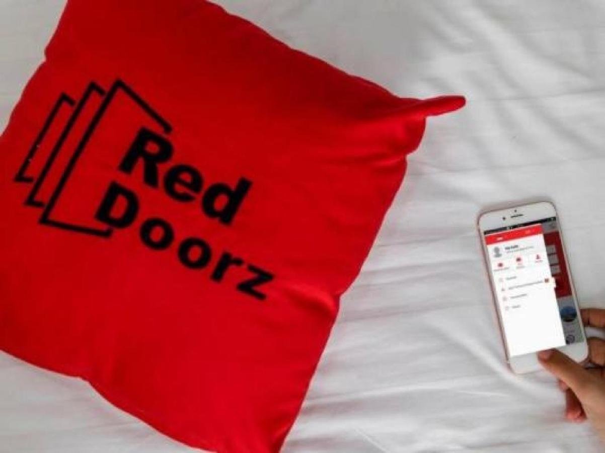 Reddoorz Syariah Near Dbl Arena 2 Ξενοδοχείο Σουραμπάγια Εξωτερικό φωτογραφία